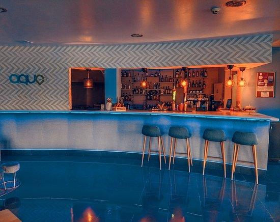 Aqua Lounge